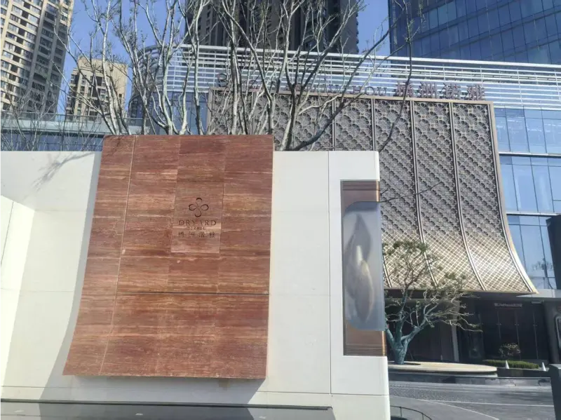 Blueway Menyokong Pengalaman Berenang Altitud Tinggi di Changsha Poly Juizhou Noya Hotel