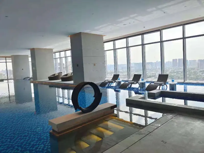 Sistem Pam Haba dan Penghawa Dingin Kolam Renang Blueway Memastikan Keselesaan Sepanjang Tahun di Chengdu Bay Hotel Sky Infinity Pool